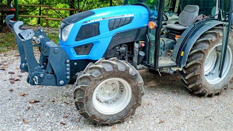 UNIVERZÁLIS FRONT HIDRAULIKA CAT. 2 TRAKTORHOZ 1500 KG